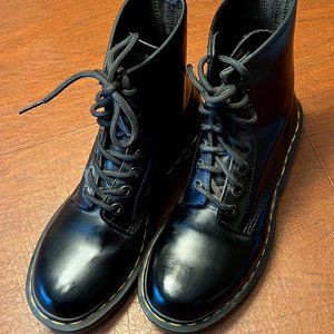 Woman's Black 1460 Smooth Leather Lace Up Dr. Martins Boots